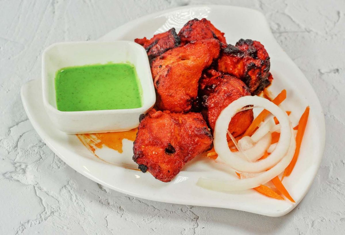 Authentic tandoori food in S. Broadway, Los Angeles, CA? Visit Riwaaz Indian Cuisine for grilled chicken, paneer, and seafood specialties.